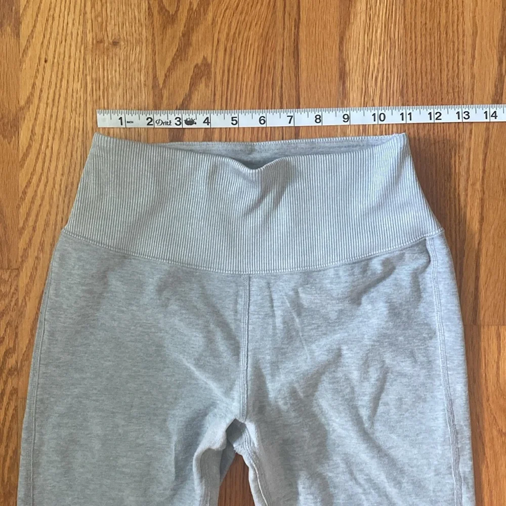 *flaw* Alo Yoga Leggings Size Small - Picture 6 of 10